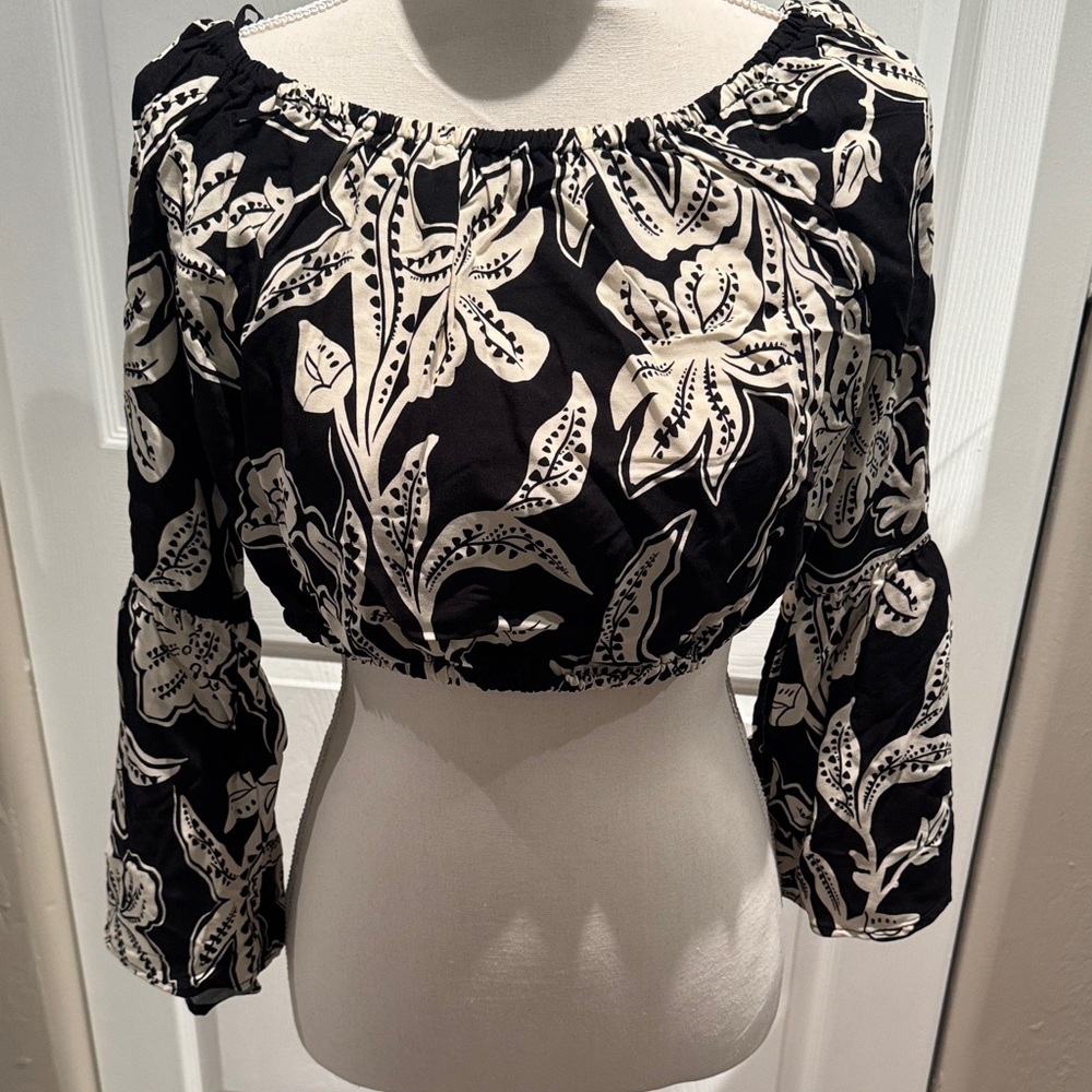 Fashion Nova Black and Cream Floral cropped Blouse